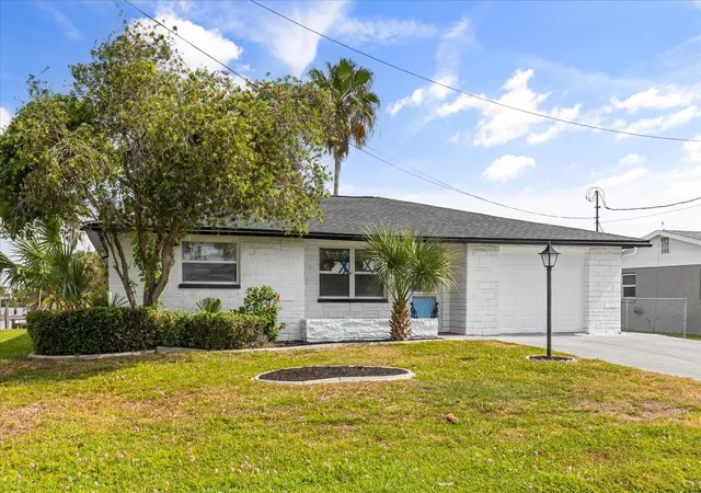 Photo 3 of Single family home for sale at 3435 Gulf Coast Dr, Hernando Beach, FL 34607 | MLS# O6403337 | Listing updated on 2026-07-20