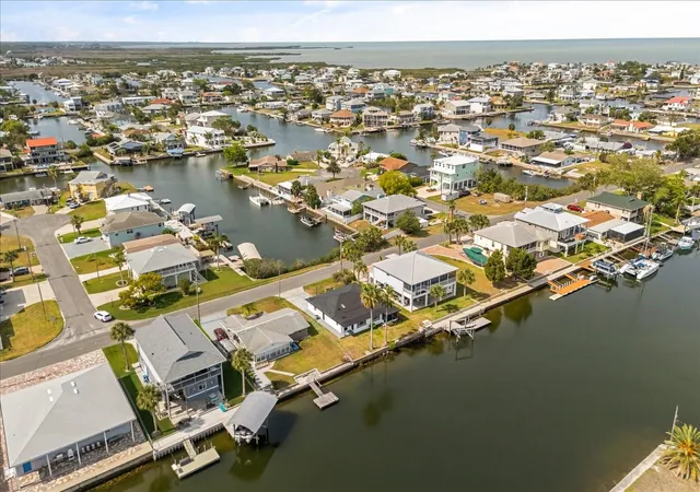 Homes for sale in Hernando Beach, FL | 3435 Gulf Coast Dr, Hernando Beach, FL 34607 | MLS# O6403337