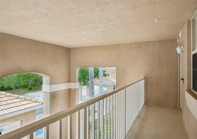 3rd image of 1003 Fairwaycove Ln, Bradenton, FL 34212