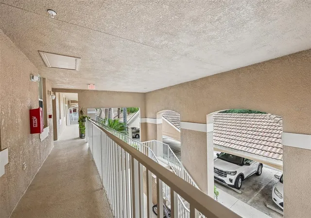 5th image of 1003 Fairwaycove Ln, Bradenton, FL 34212