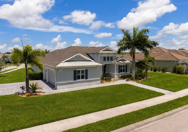 Photo 2 of Single family home for sale at 7181 Ryedale Ct, Sarasota, FL 34241 | MLS# O6403354 | Listing updated on 2026-09-06