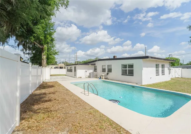 Photo 2 of Single family home for sale at 3523 Se 6th Street, Ocala, FL 34471 | MLS# OM723796 | Listing updated on 2026-08-27