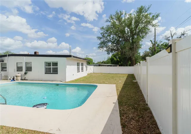 Photo 4 of Single family home for sale at 3523 SE 6th Street, Ocala, FL 34471 | MLS# OM723796 | Listing updated on 2026-08-27