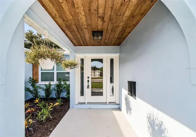 Photo 3 of Single family home for sale at 1101 54th Avenue S, St Petersburg, FL 33705 | MLS# TB8503178 | Listing updated on 2026-08-14