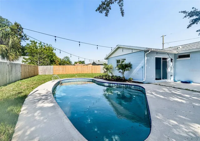 Photo 4 of Single family home for sale at 1101 54th Avenue S, St Petersburg, FL 33705 | MLS# TB8503178 | Listing updated on 2026-08-14