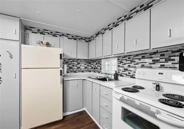 Photo 4 of Manufactured home for sale at 37135 Sandra Ave, Zephyrhills, FL 33542 | MLS# TB8503199 | Listing updated on 2026-05-01
