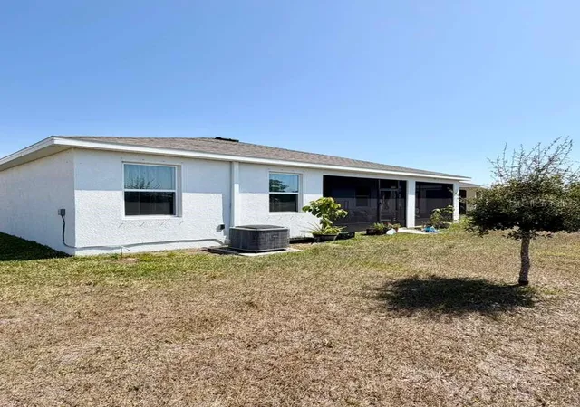 5th image of 5452 Flint Hills Dr, Wimauma, FL 33598 | MLS# N6144145