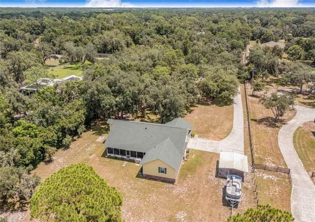 2nd image of 23 Oakwood Rd, Winter Haven, FL 33880 | MLS# L4961490