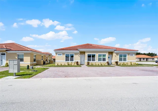 Photo 2 of Single family home for sale at 1826 Coriander Dr, Kissimmee, FL 34759 | MLS# O6403416 | Listing updated on 2026-08-24