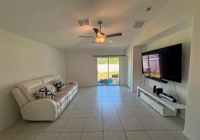 Photo 3 of Single family home for sale at 2034 Old Pasture Ln, Lakeland, FL 33801 | MLS# S5148922 | Listing updated on 2026-06-03