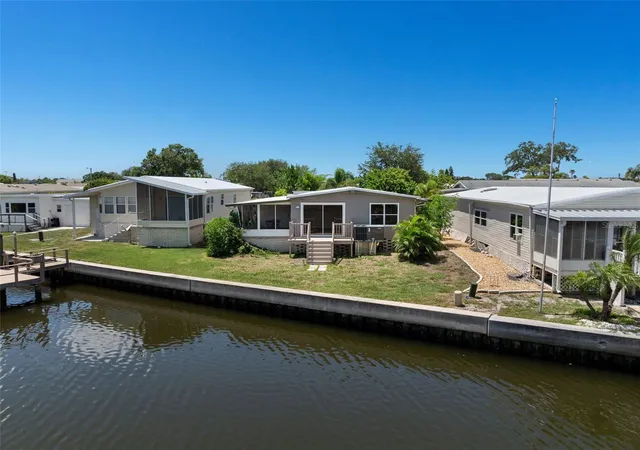 Photo 3 of Manufactured home for sale at 460 Mount Oak Ave Ne #745, Saint Petersburg, FL 33702 | MLS# TB8503310 | Listing updated on 2026-09-15