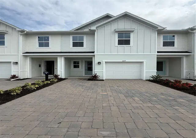Photo 1 of Sale Pending at 1229 Pineywood Fld Dr, Davenport, FL 33837 | MLS# W7885337 | Listing updated on 2026-08-21