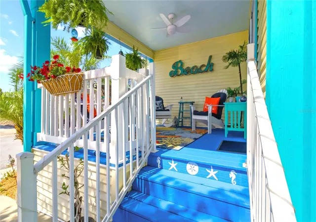 Photo 4 of Manufactured home for sale at 915 50th Avenue W, Bradenton, FL 34207 | MLS# A4691945 | Listing updated on 2026-10-08