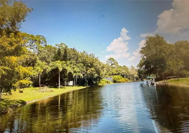 Photo 4 of Single family home for sale at 219 S Crystal Dr, Sanford, FL 32773 | MLS# O6403516 | Listing updated on 2026-09-26