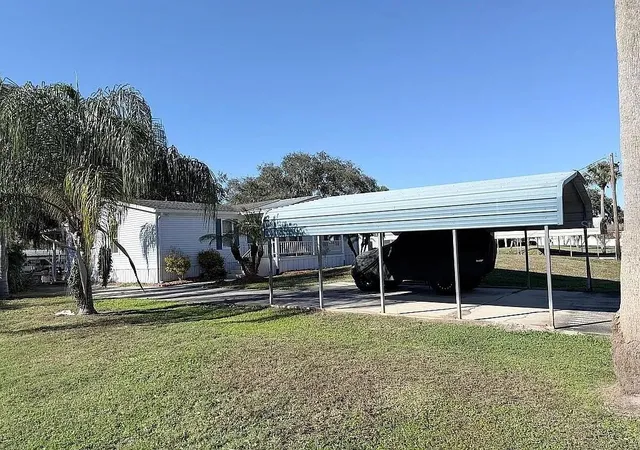 Photo 3 of Manufactured home for sale at 2086 Starboard Dr, Geneva, FL 32732 | MLS# OM723829 | Listing updated on 2026-08-04