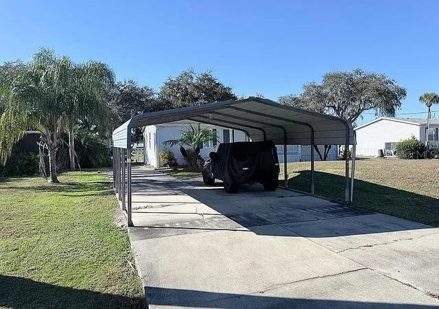 Photo 4 of Manufactured home for sale at 2086 Starboard Dr, Geneva, FL 32732 | MLS# OM723829 | Listing updated on 2026-08-04