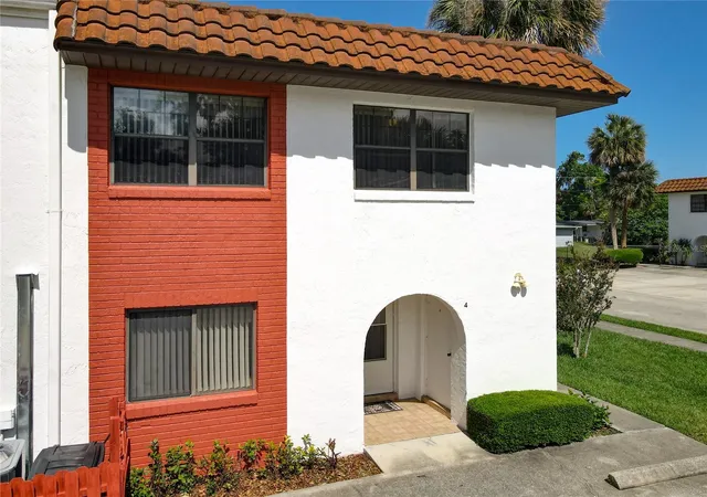 Listing Photo 3 - Condo for sale in building located at 910 Big Tree Rd, South Daytona, FL 32119 - Unit #12-4