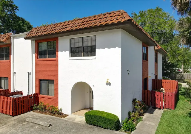 Listing Photo 4 - Condo for sale in building located at 910 Big Tree Rd, South Daytona, FL 32119 - Unit #12-4