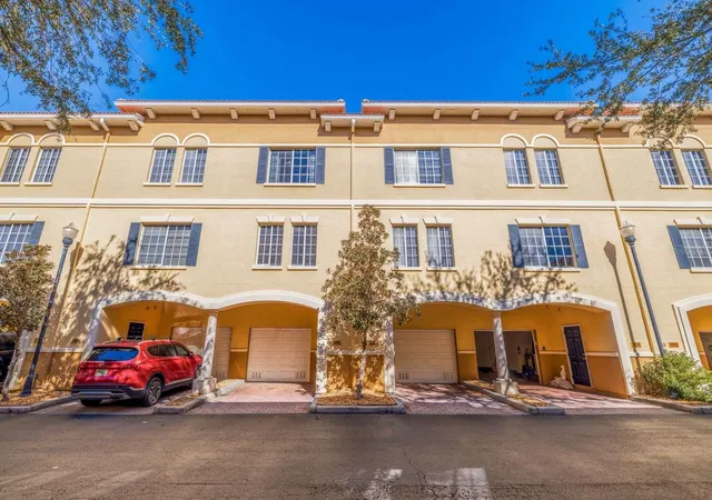 3rd image of 5252 W Kennedy Blvd, Tampa, FL 33609 | MLS# TB8503444