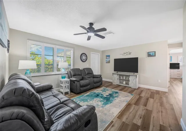 5th image of 2155 Edythe Dr, Dunedin, FL 34698 | MLS# TB8503445