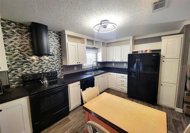 Homes for sale in Morriston, FL | 2231 Se State Road 121, Morriston, FL 32668 | MLS# L4961500