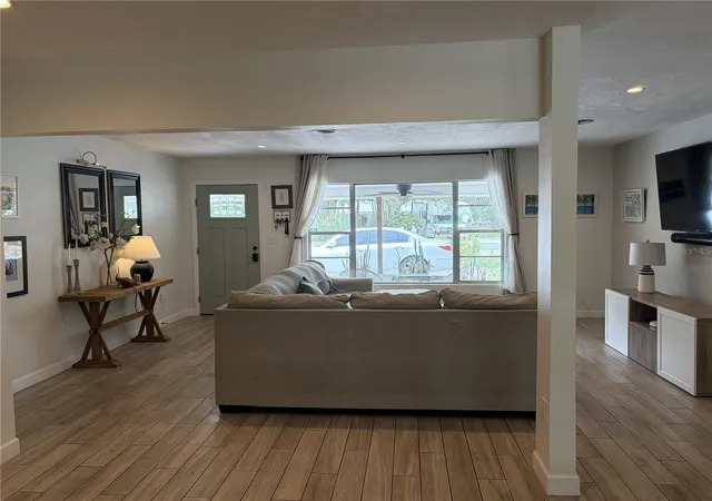 Photo 3 of Sale Pending at 7503 Starfish Dr, Sarasota, FL 34231 | MLS# A4691968 | Listing updated on 2026-08-13