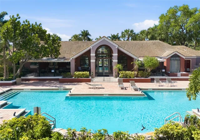 Listing Photo 2 - Condo for sale in building located at 10265 Gandy Blvd N, St. Petersburg, FL 33702 - Unit #1806