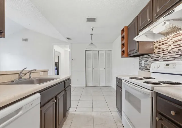 Listing Photo 5 - Condo for sale in building located at 10265 Gandy Blvd N, St. Petersburg, FL 33702 - Unit #1806