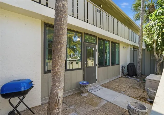 Photo 4 of Condo for sale at 6500 Flotilla Dr #212, Holmes Beach, FL 34217 | MLS# A4691983 | Listing updated on 2026-09-12