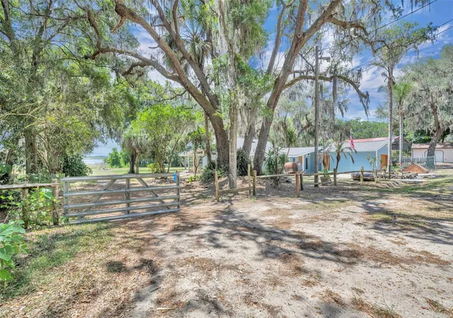 3rd image of 13450 Se 105Th Ter, Ocklawaha, FL 32179 | MLS# G5111757