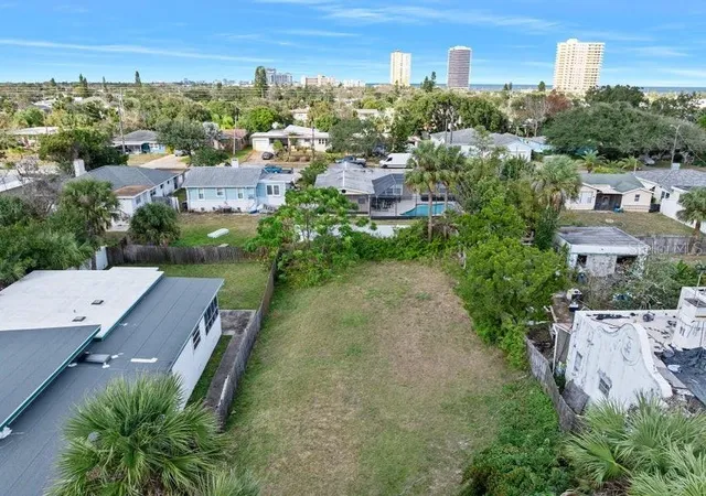 1st image of 339 Manhattan Ave, Daytona Beach, FL 32118 | MLS# V4948813