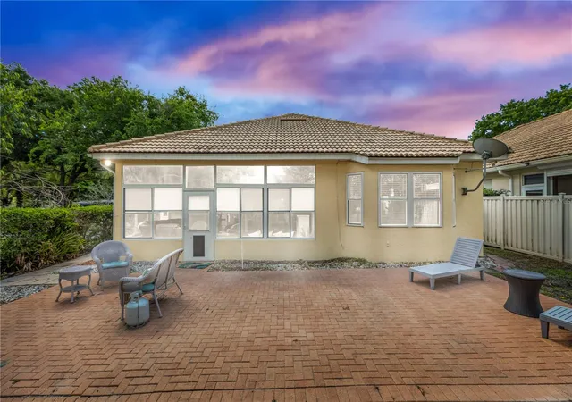 Photo 2 of Single family home for sale at 414 Fairlane Dr, De Bary, FL 32713 | MLS# V4948814 | Listing updated on 2026-10-06