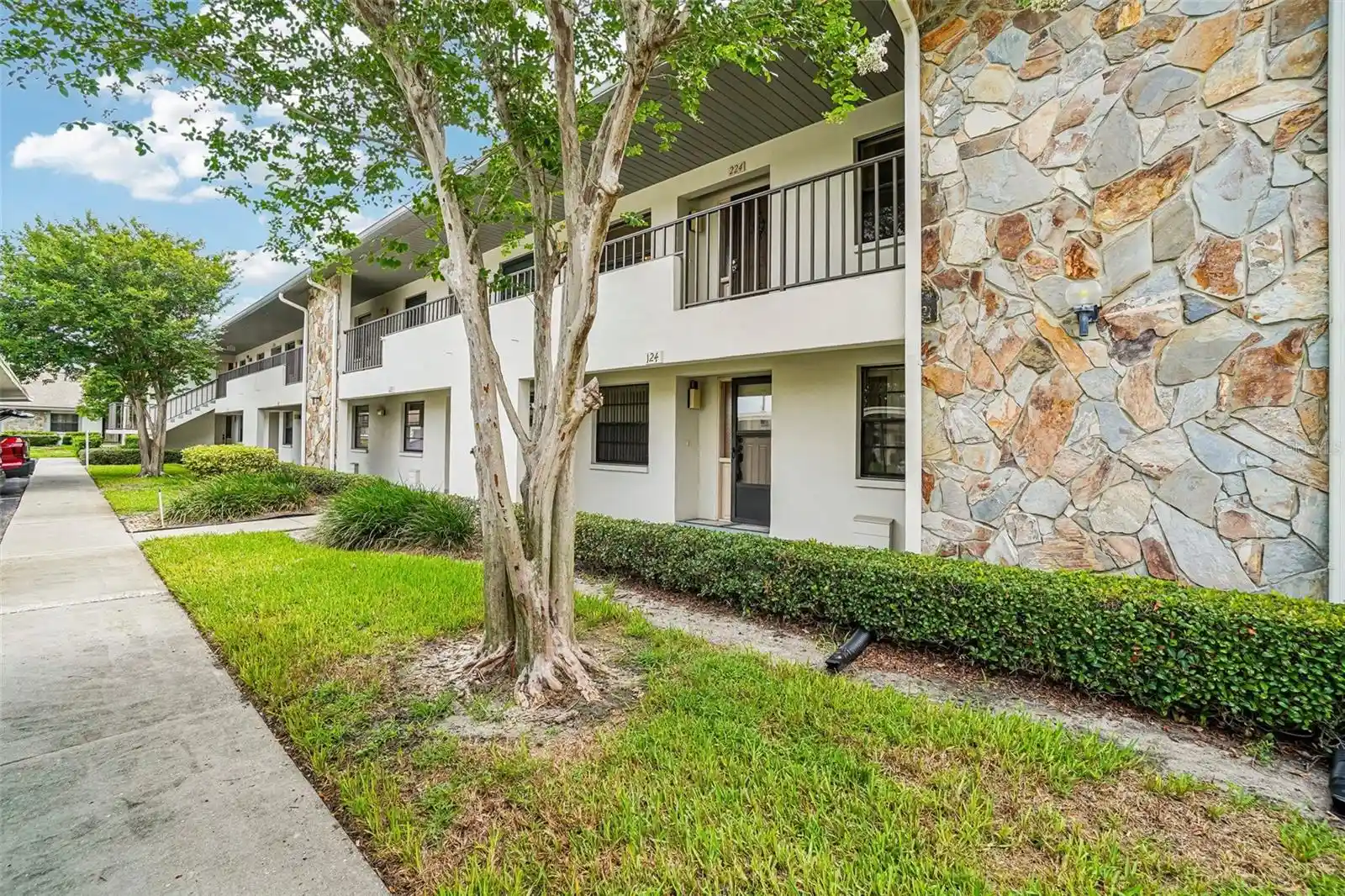 Listing Photo 2 - Condo for sale in 1601 43Rd St N located at 1601 43Rd St N, St. Petersburg, FL 33713 - Unit #224