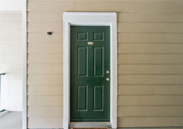 Listing Photo 2 - Condo for sale in building located at 13015 Plantation Park Cir, Orlando, FL 32821 - Unit #1035