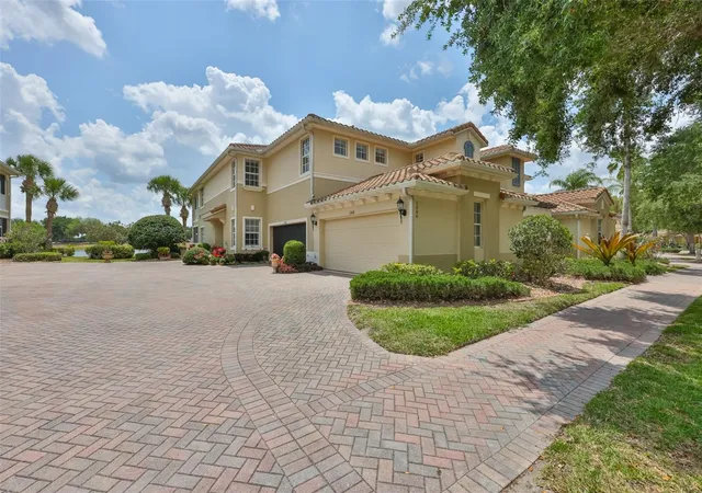 2nd image of 1368 Emerald Dunes Dr, Sun City Center, FL 33573 | MLS# TB8503526