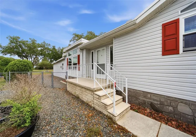 Photo 3 of Manufactured home for sale at 8401 Weatherford Ave, Brooksville, FL 34613 | MLS# W7885359 | Listing updated on 2026-10-11
