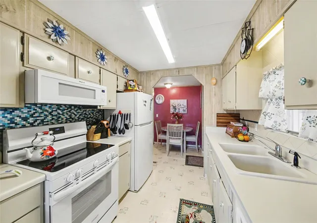 Photo 3 of Manufactured home for sale at 732 Dove Ave, Port Orange, FL 32129 | MLS# O6403660 | Listing updated on 2026-10-05
