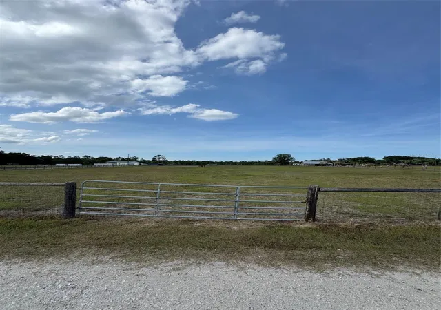 Homes for sale in De Leon Springs, FL | 807 Campbell Ln, De Leon Springs, FL 32130 | MLS# V4948819