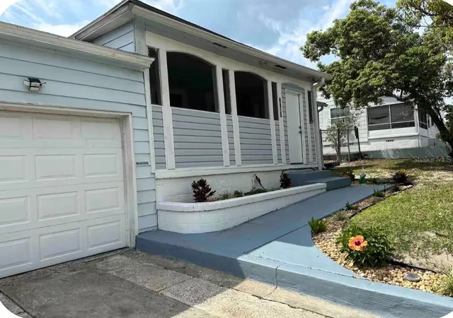 1st image of 1371 Lakeview Dr, Sebring, FL 33870 | MLS# S5148972