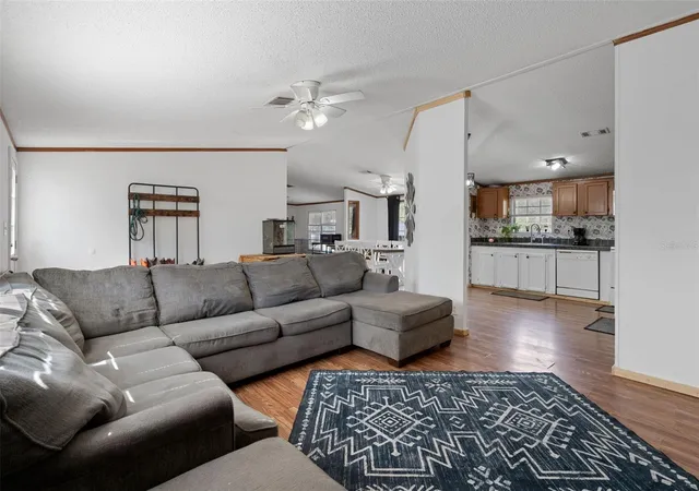 Photo 5 of Manufactured home for sale at 4059 Mckethan Rd, Dade City, FL 33523 | MLS# W7885361 | Listing updated on 2026-08-24