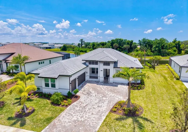 Homes for sale in Nokomis, FL | 1154 Kings Way Dr, Nokomis, FL 34275 | MLS# A4692023