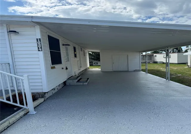 Photo 3 of Manufactured home for sale at 10374 106th Avenue #9, Largo, FL 33773 | MLS# O6403733 | Listing updated on 2026-05-01