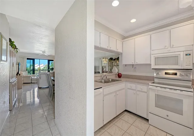 3rd image of 6234 Midnight Pass Rd #307, Sarasota, FL 34242 | MLS# A4692040