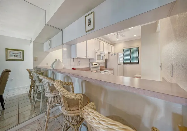 4th image of 6234 Midnight Pass Rd #307, Sarasota, FL 34242 | MLS# A4692040