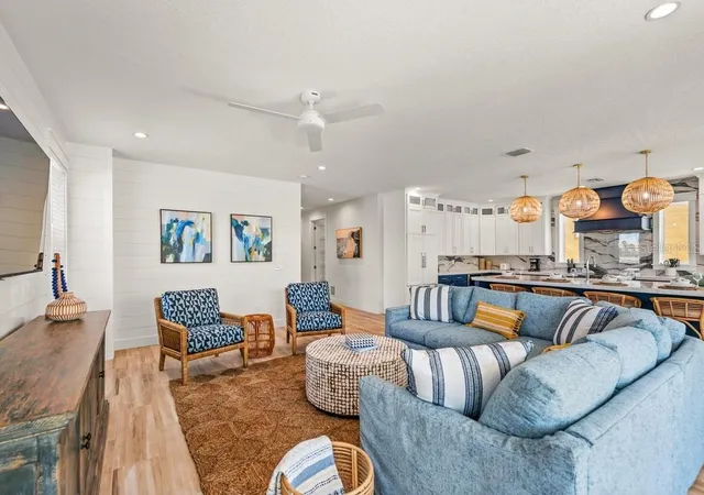 5th image of 204 Coolidge Dr, Sarasota, FL 34236 | MLS# A4692051