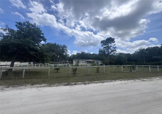 Homes for sale in Morriston, FL | 21170 Se 67th Pl, Morriston, FL 32668 | MLS# OM723878