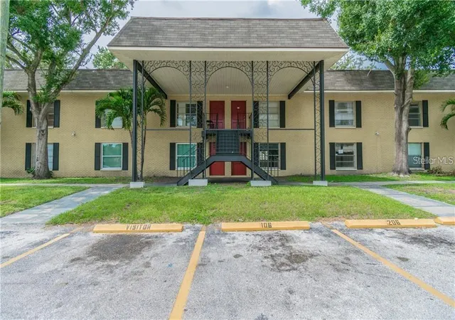 Listing Photo 2 - Condo for sale in building located at 2800 E 113Th Ave, Tampa, FL 33612 - Unit #B2113
