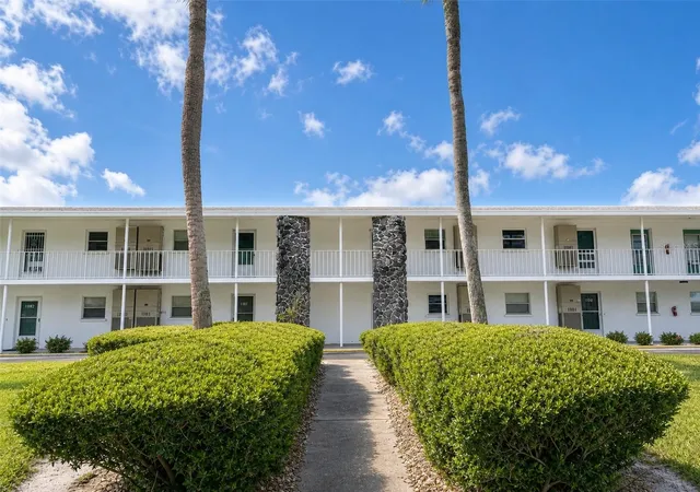 Photo 2 of Condo for sale at 3900 Roxane Blvd #11B, Sarasota, FL 34235 | MLS# A4692072 | Listing updated on 2026-06-16