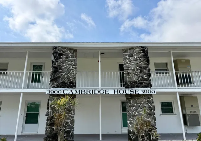 Photo 3 of Condo for sale at 3900 Roxane Blvd #11B, Sarasota, FL 34235 | MLS# A4692072 | Listing updated on 2026-06-16