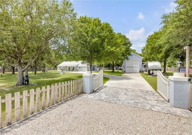 Homes for sale in Bunnell, FL | 190 County Road 35, Bunnell, FL 32110 | MLS# O6403875